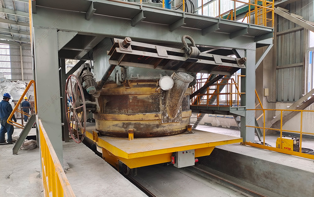 相對(duì)于無軌電動(dòng)平車，為什么冶煉鑄造行業(yè)更加傾向選擇使用有軌電動(dòng)平車